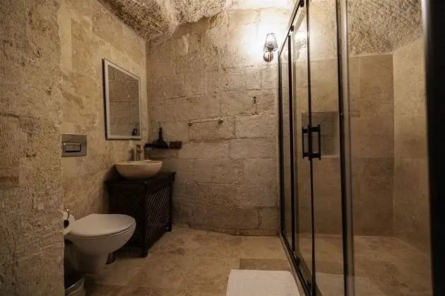 Mağara Oda, Avlu Manzaralı