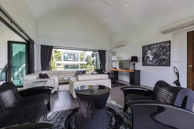 9-Bedroom Pool Villa