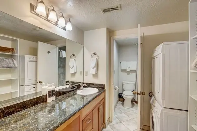 1 Bedroom Condominium
