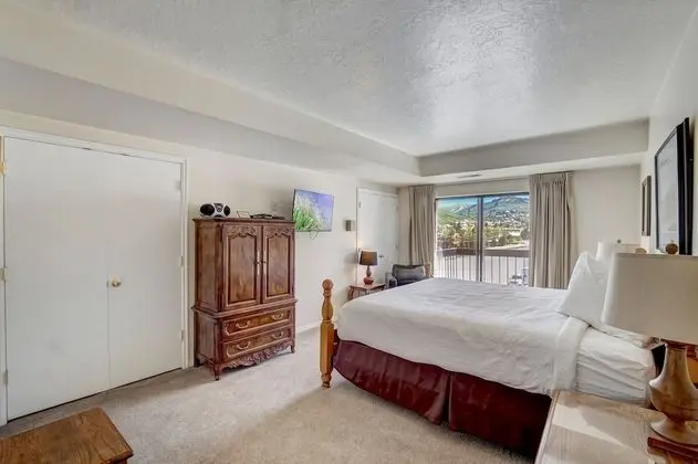 1 Bedroom Condominium