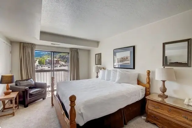 1 Bedroom Condominium