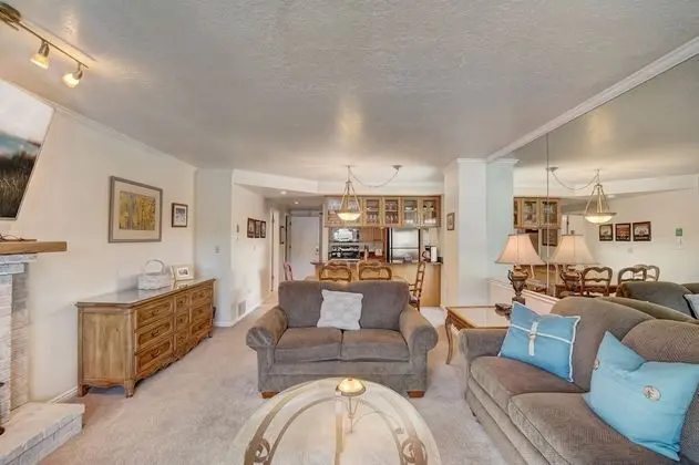 1 Bedroom Condominium