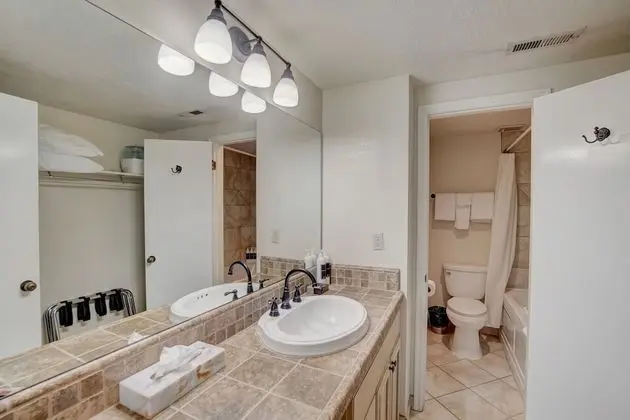 1 Bedroom Condominium