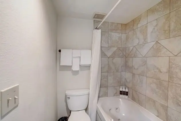 1 Bedroom Condominium