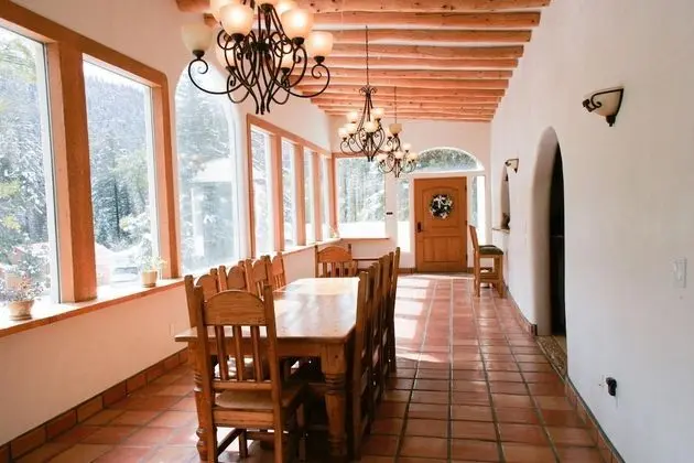 Presidential Villa, 4 Yatak Odası, Şömine