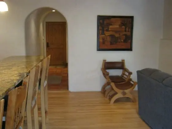 Presidential Villa, 4 Yatak Odası, Şömine