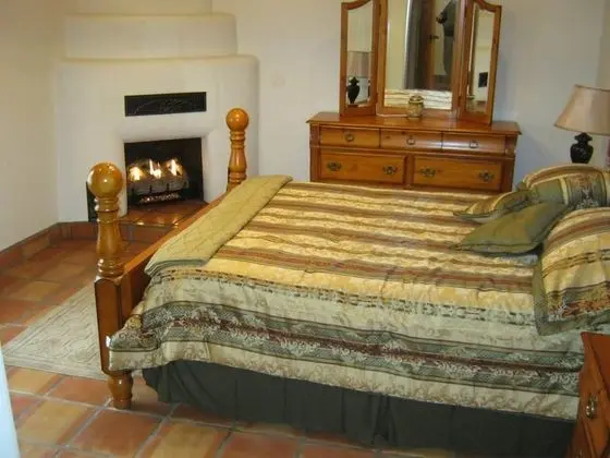 Presidential Villa, 4 Yatak Odası, Şömine
