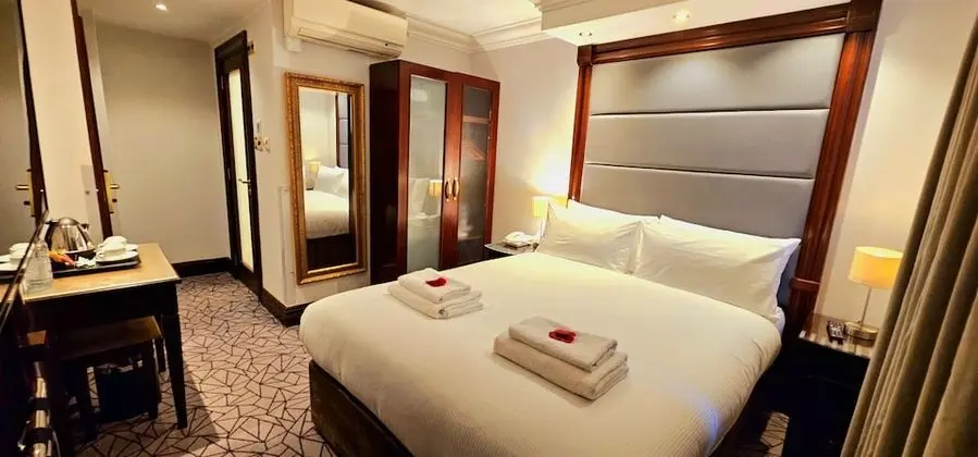 Tek Büyük Yataklı Oda