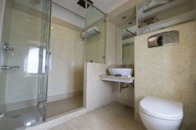 Deluxe Tek Büyük Yataklı Oda, 1 Çift Kişilik Yatak, Avlu Manzaralı
