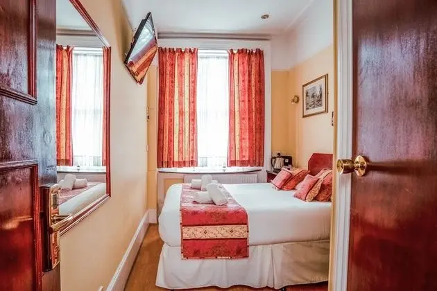 Standard Tek Büyük Yataklı Oda