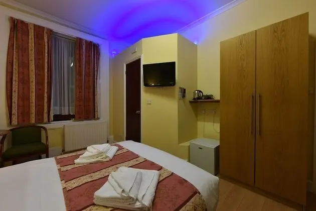 Standard Tek Büyük Yataklı Oda