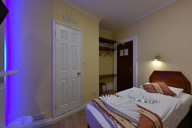 Standard Tek Büyük Yataklı Oda