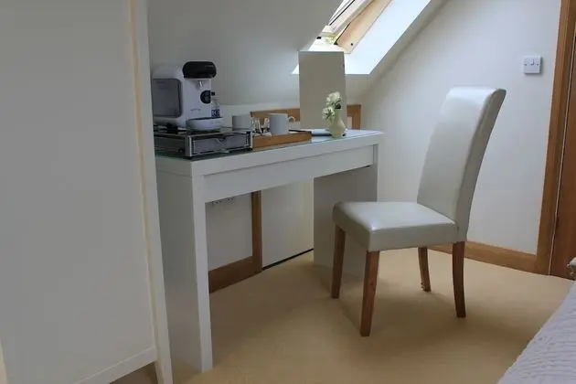 Luxury Tek Büyük Yataklı Oda, Banyolu/Duşlu, Bahçe Manzaralı (Orchard Suite)