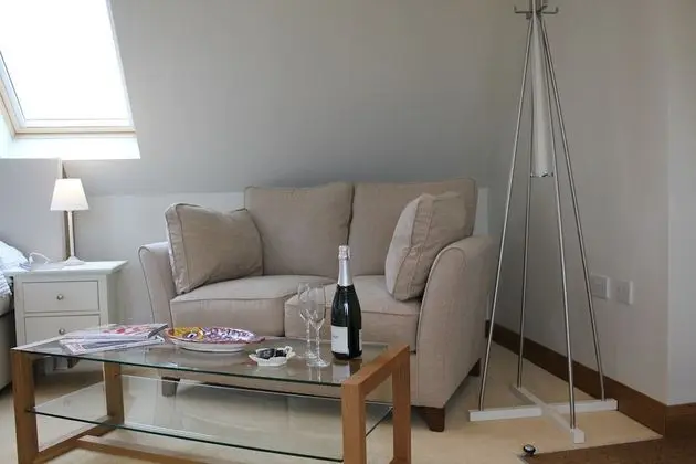 Luxury Tek Büyük Yataklı Oda, Banyolu/Duşlu, Bahçe Manzaralı (Orchard Suite)