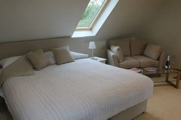 Luxury Tek Büyük Yataklı Oda, Banyolu/Duşlu, Bahçe Manzaralı (Orchard Suite)