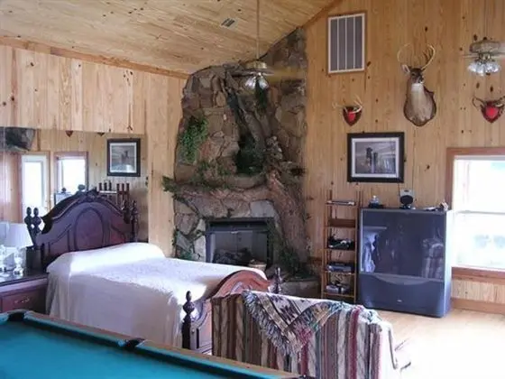 Kulübe (The Pond House)