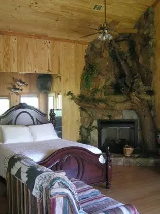 Kulübe (The Pond House)