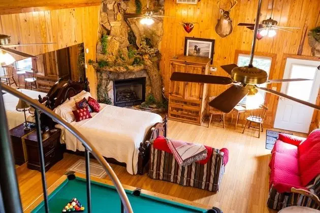 Kulübe (The Pond House)