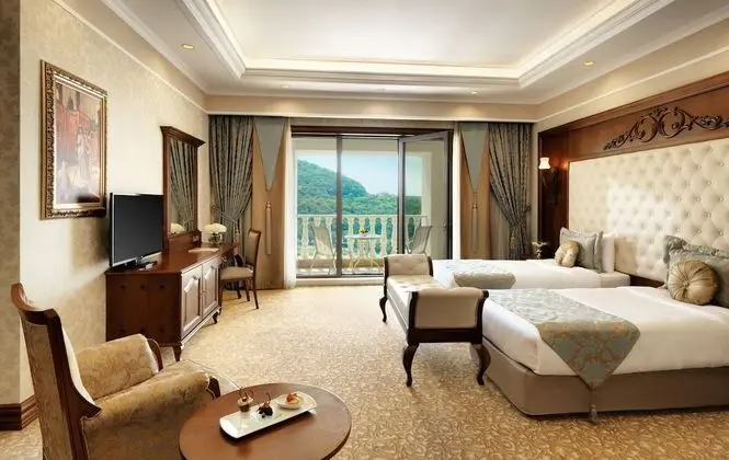 Grand Deluxe King Room