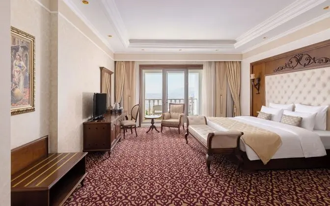 Grand Deluxe King Room