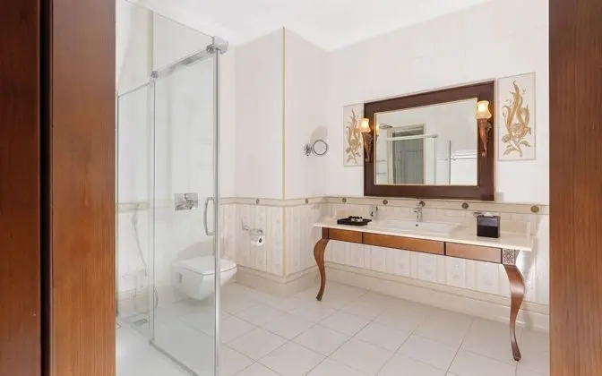 Grand Deluxe King Room