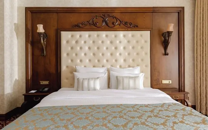 Grand Deluxe King Room