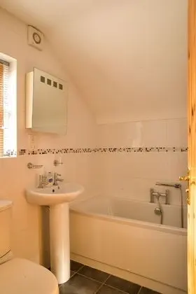 Kır Evi, Birden Çok Yatak, Sigara İçilmez, Göl Manzaralı