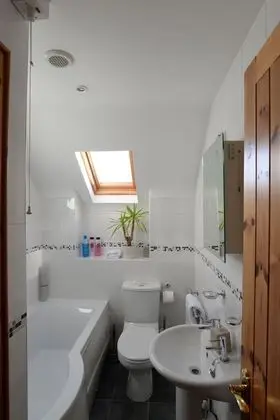 Kır Evi, Birden Çok Yatak, Sigara İçilmez, Göl Manzaralı