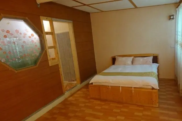 Traditional Tek Büyük Yataklı Oda