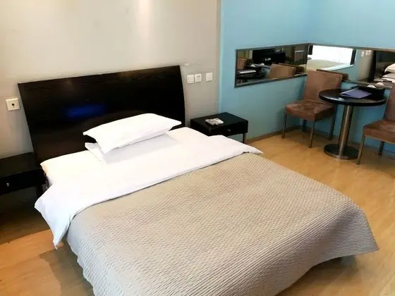 City Tek Büyük Yataklı Oda