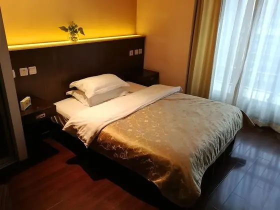 City Tek Büyük Yataklı Oda