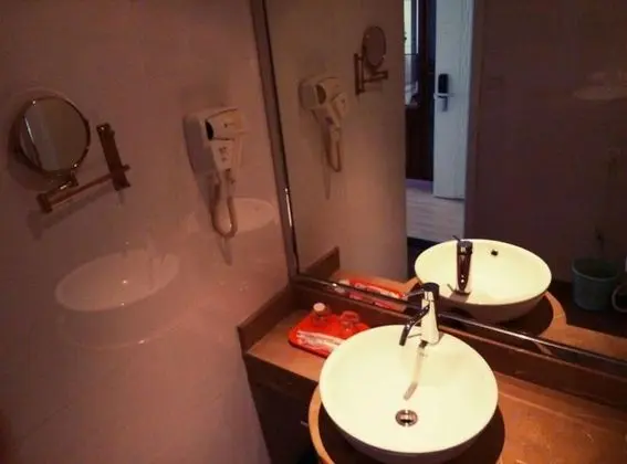 Business Tek Büyük Yataklı Oda