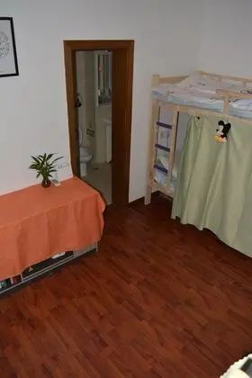 Ortak Ranzalı Oda, Sadece kadınlar için