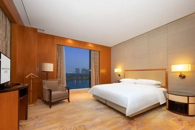 Süit, 1 En Büyük (King) Boy Yatak, Göl Manzaralı (1 King Bed)