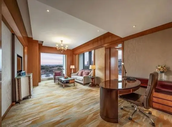 Süit, 1 Yatak Odası, Göl Manzaralı (1 King Bed, Dining Area)
