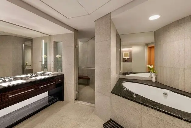 Horizon Executive Room - Exclusive access to the Horizon Club Lounge and breakfast