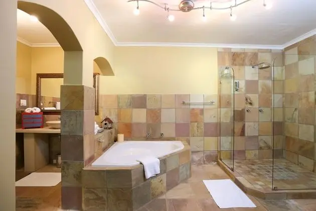 Luxury Süit, 2 Büyük (Queen) Boy Yatak, Özel Banyo, Vadi Manzaralı