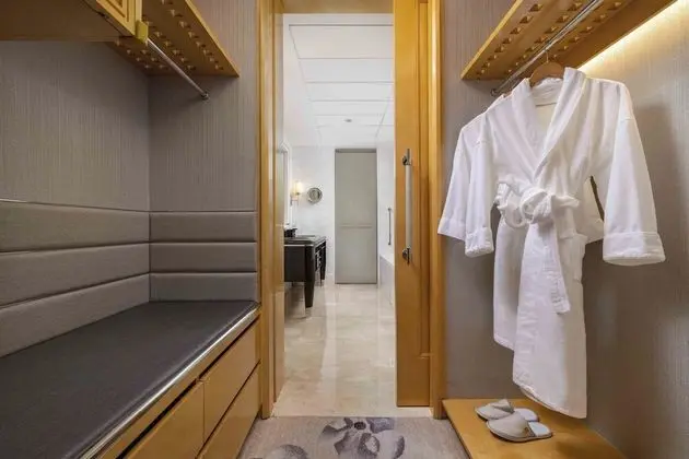 Grand Oda, 1 En Büyük (King) Boy Yatak, Göl Manzaralı