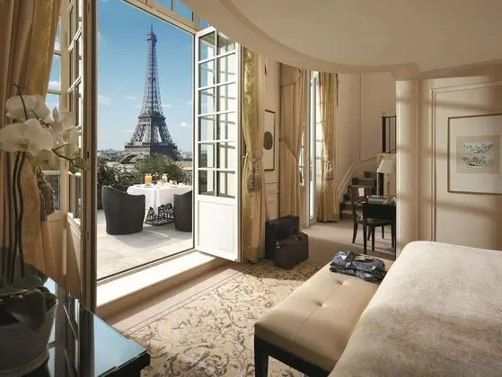 Dubleks, Şehir Manzaralı (Duplex Suite, Eiffel View)