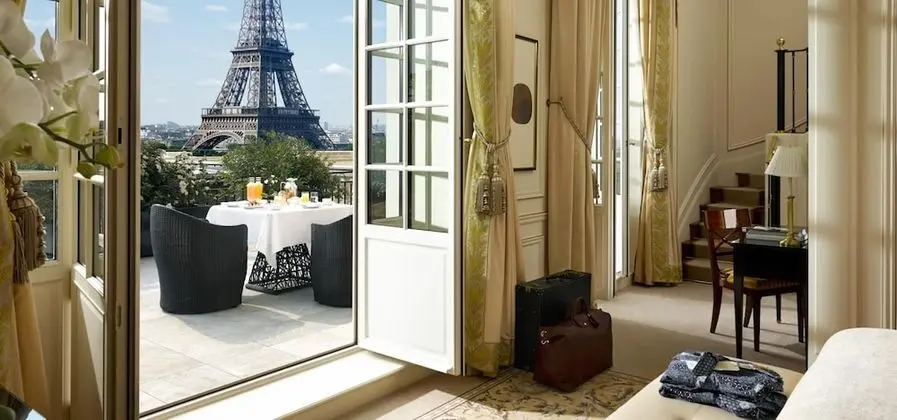 Dubleks, Şehir Manzaralı (Duplex Suite, Eiffel View)