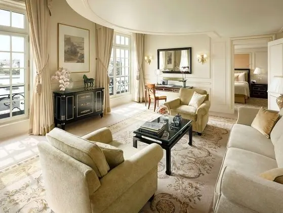 Dubleks, Şehir Manzaralı (Duplex Suite, Eiffel View)