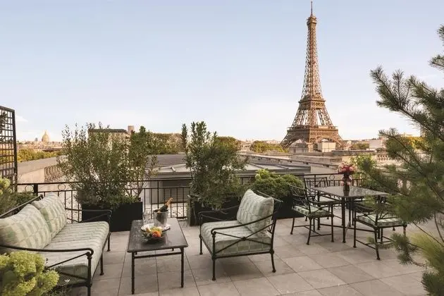 Dubleks, Şehir Manzaralı (Duplex Suite, Eiffel View)