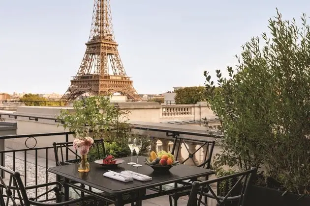 Dubleks, Şehir Manzaralı (Duplex Suite, Eiffel View)