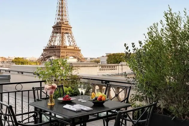 Dubleks, Şehir Manzaralı (Duplex Suite, Eiffel View)