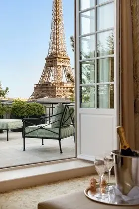 Dubleks, Şehir Manzaralı (Duplex Suite, Eiffel View)