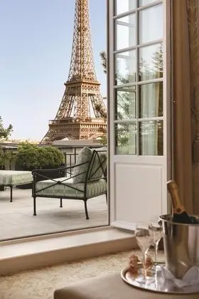 Dubleks, Şehir Manzaralı (Duplex Suite, Eiffel View)