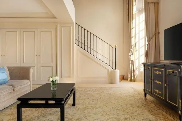 Dubleks, Şehir Manzaralı (Duplex Suite, Eiffel View)
