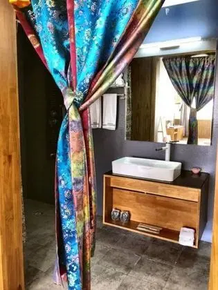 Deluxe Tek Büyük Yataklı Oda, Bahçe Manzaralı