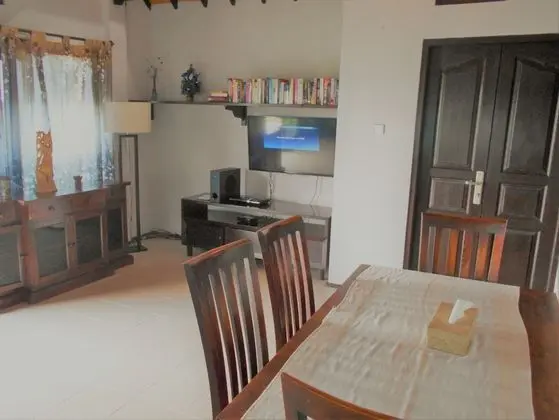 Villa (Santai)