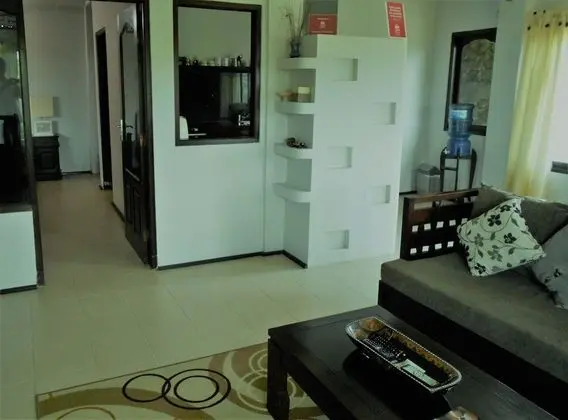 Villa (Tenang)